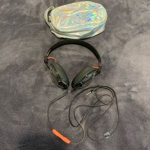 Skullcandy headphones NWOT (include carrying case)